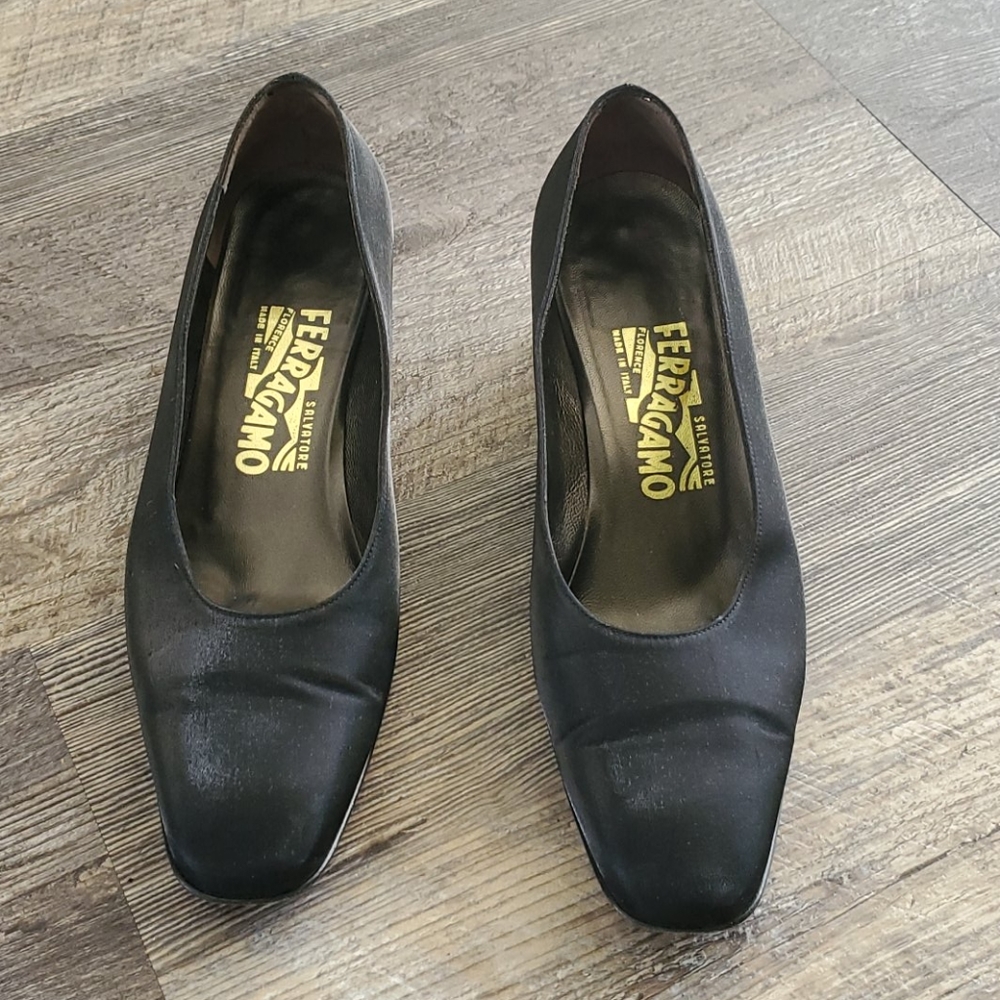 Salvatore Ferragamo black fabric shoes size 8C - Picture 2 of 11